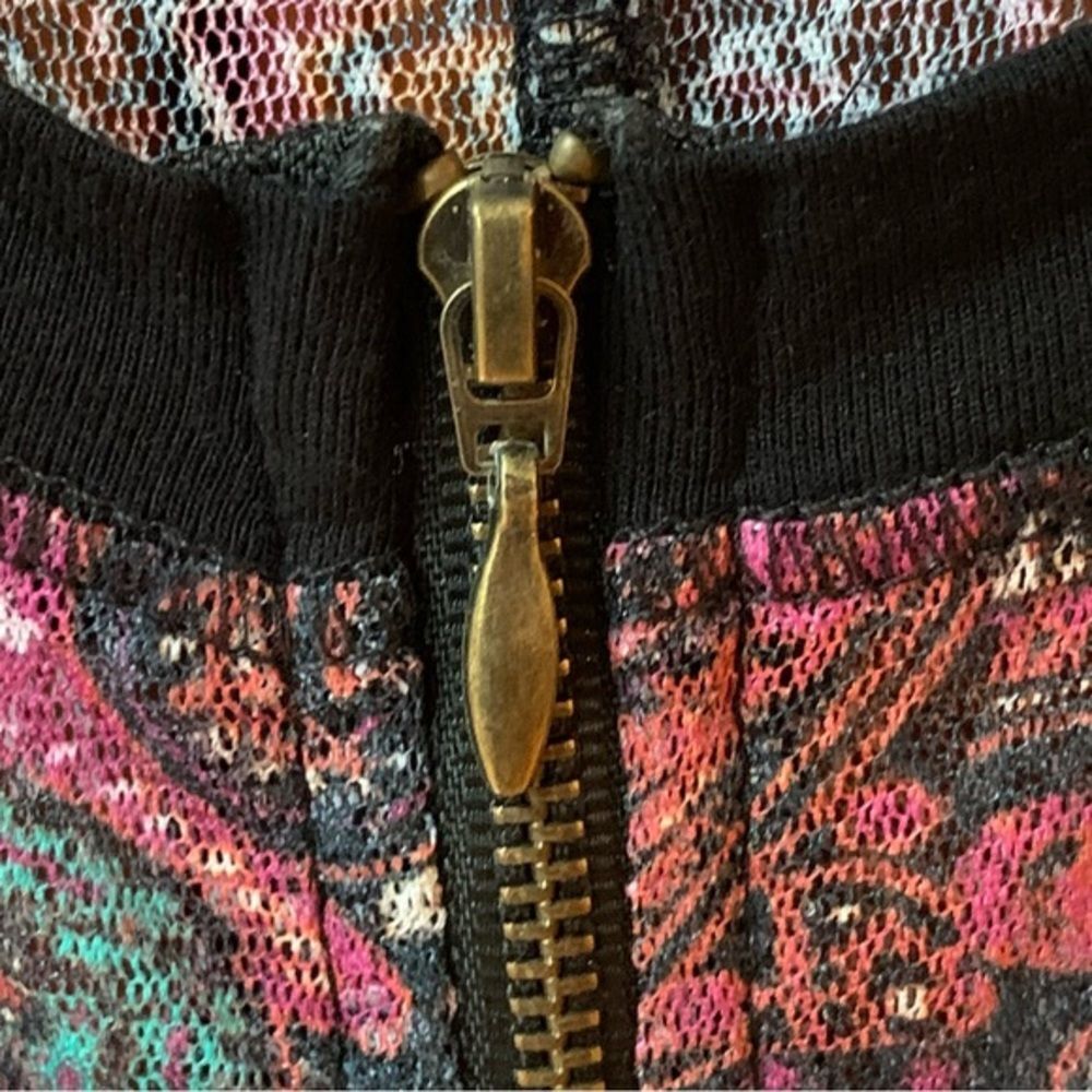 Multiples Patchwork Zip-up Top PL - Picture 4 of 11
